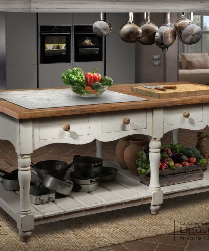 Bancone da cucina isola centrale con gambe tornite e cassetti da realizzare su richesta e su misura.