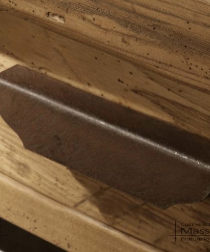Maniglia in ferro per cucina o mobile, con finitura ruggine cerata.
