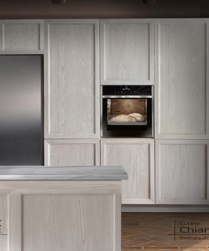 Grandissima dispensa per cucina da realizzare su richiesta in qualsiasi misura costruita in legno con ante a telaio in frassino.