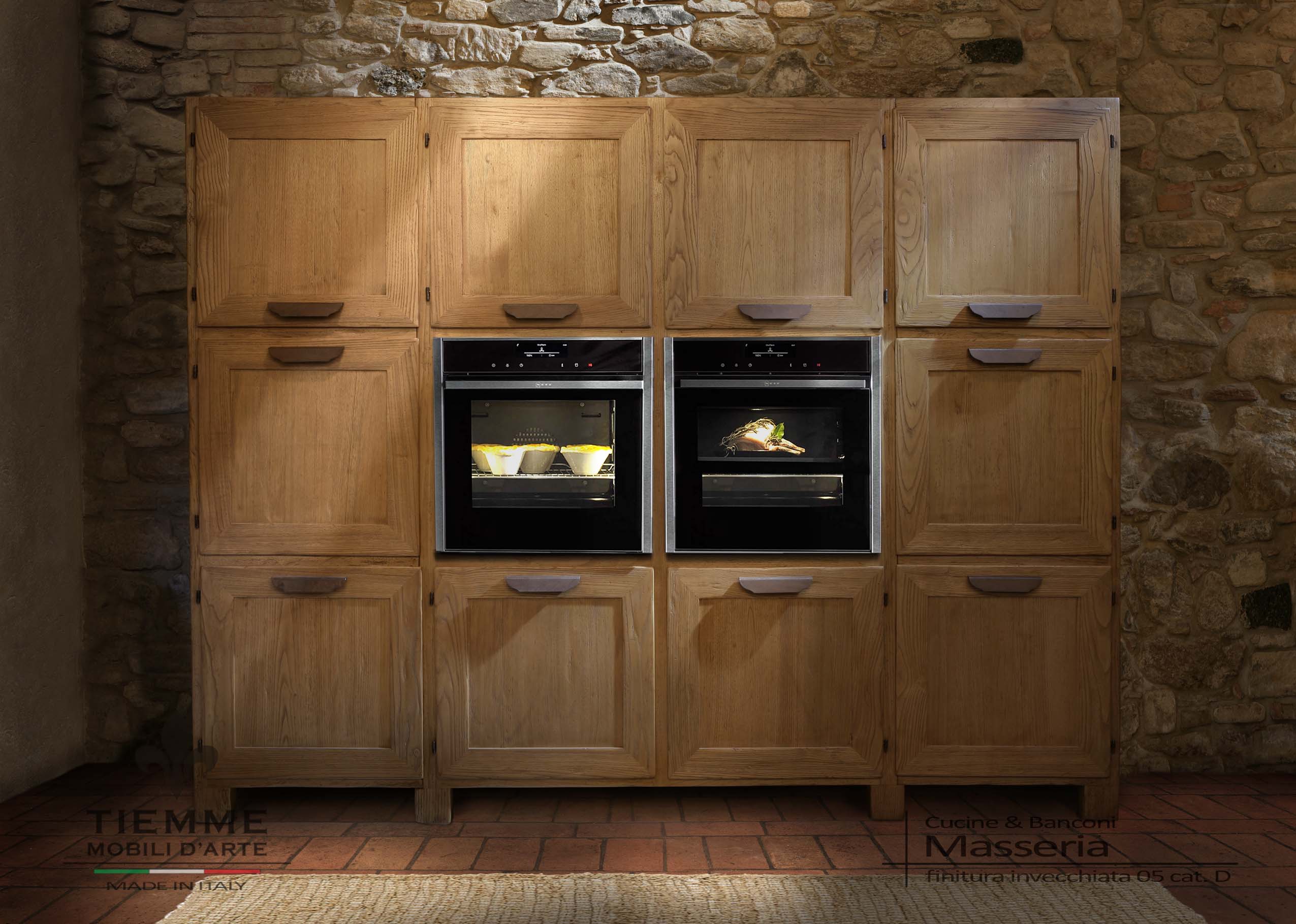 Cucina dispensa in legno con forni da incasso, Masseria. Grande dispensa da cucina con 10 ante a telaio, costruita i castagno massello, possibilità di personalizzare con forni frigo o anche a ripiani.