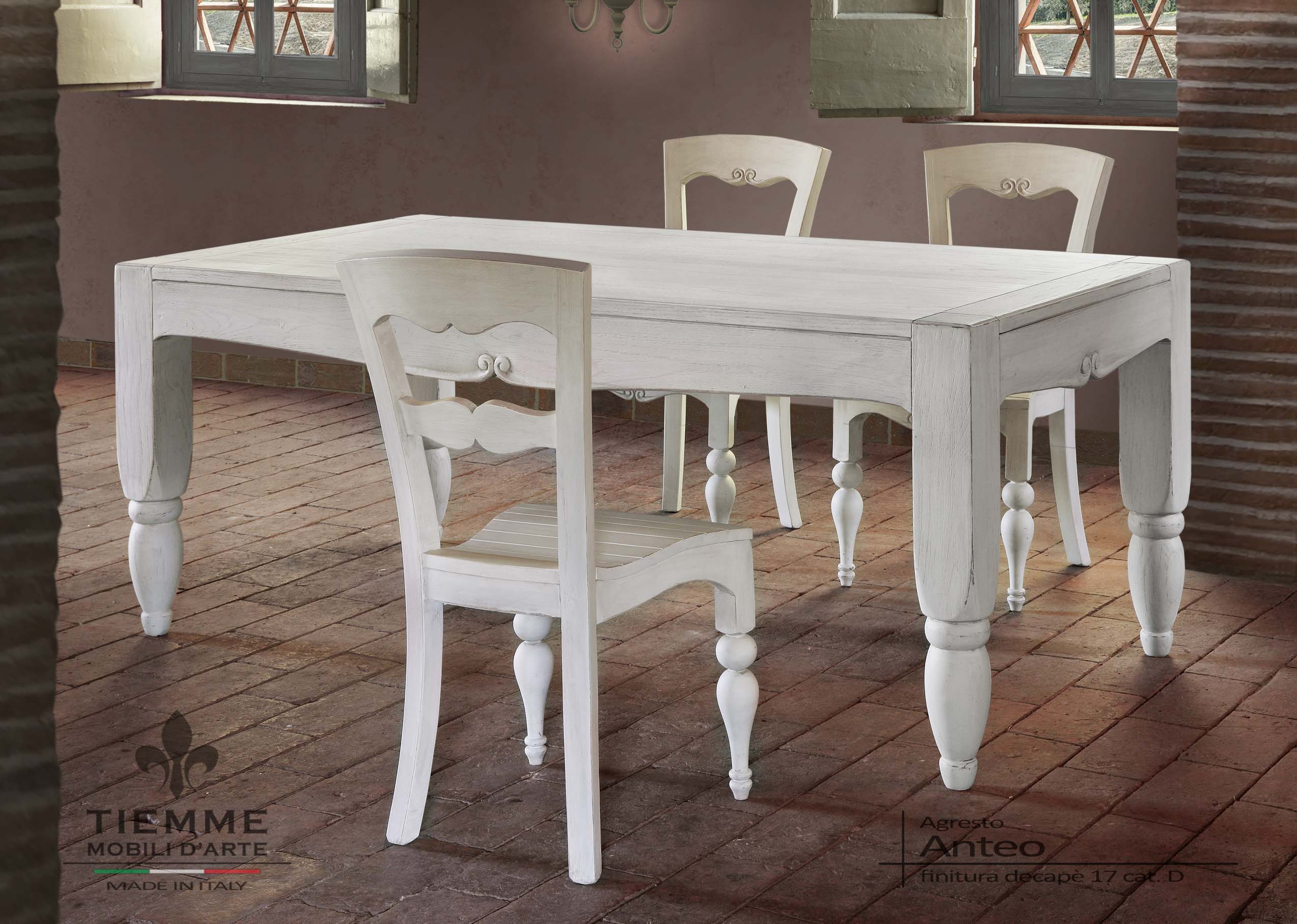Tavolo da pranzo laccato spazzolato bianco, Anteo Tavolo da pranzo in legno di frassino massello spazzolato e laccato decapè.
