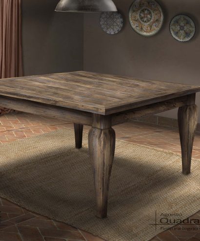 Tavolo da pranzo in legno vecchio, realizzabile in tutte le misure sia versione quadrato e anche rettangolare.